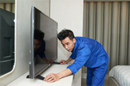 A man istalling tv